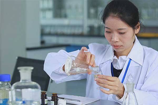 瓶裝水和蒸餾水對高效液相色譜的影響